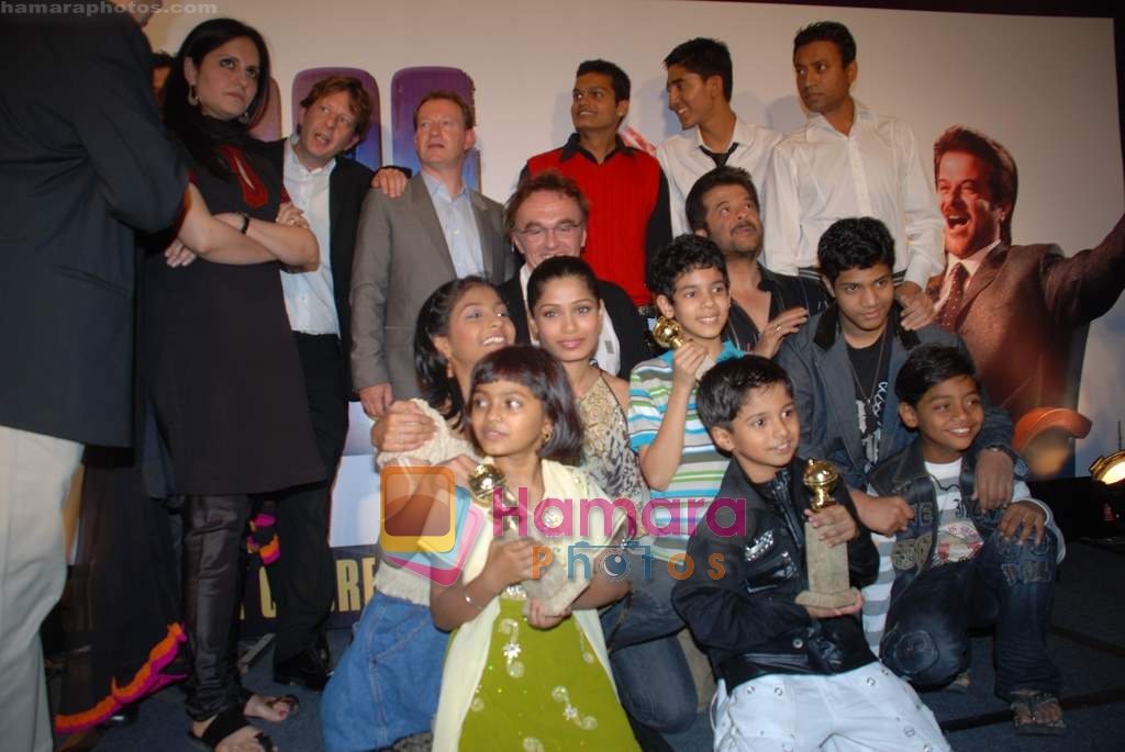 Anil Kapoor, Freida Pinto, Dev Patel, Danny Boyle, Loveleen Tandan, Irrfan Khan at Slumdog Millionaire press meet on 20th Jan 2009  