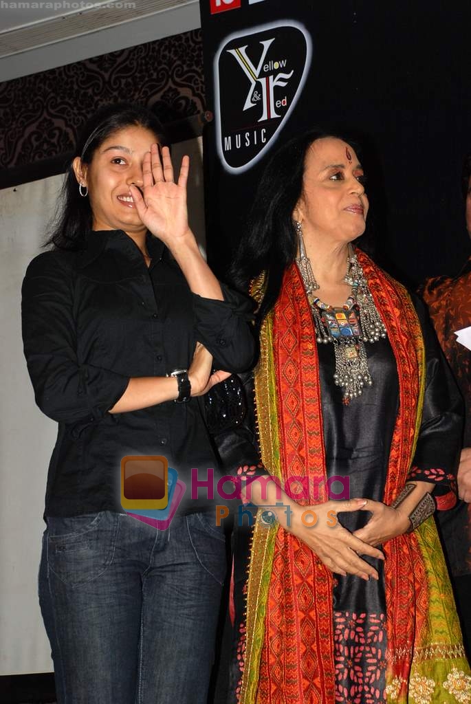 Sunidhi Chauhan, Ila Arun at Kumar Sanu's Fusion album launch in D Ultimate Club on 21st Jan 2009 