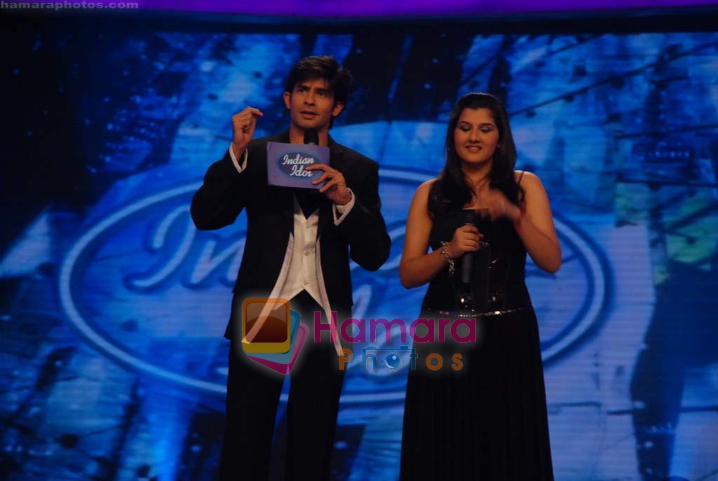 Hussain on the sets of Indian Idol in R K Studios on 24th Jan 2009 
