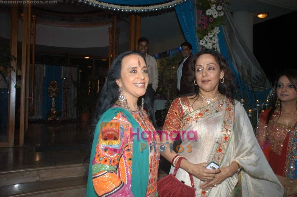 Ila Arun, Hema Malini at Pandit Jasraj's 80th bday in The Club on 28th Jan 2009 