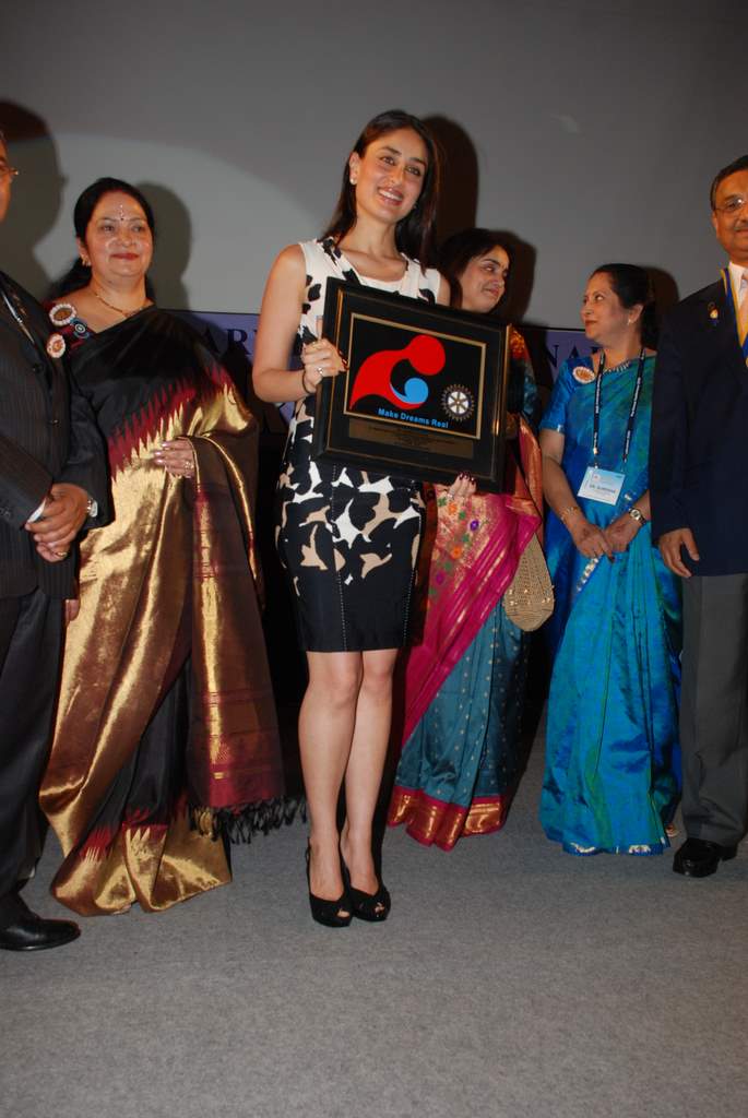 Kareena Kapoor honoured by Rotary Club in Grand Hyatt on 1st Feb 2009 