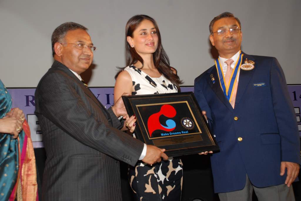 Kareena Kapoor honoured by Rotary Club in Grand Hyatt on 1st Feb 2009 