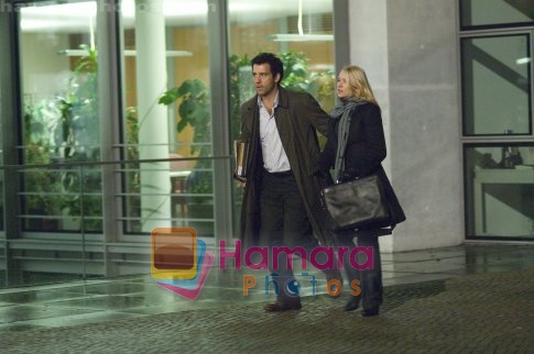 Clive Owen, Naomi Watts in still from the movie The International 