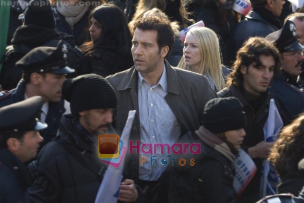 Clive Owen, Naomi Watts in still from the movie The International