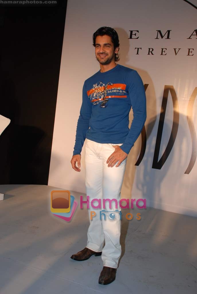 Arjan Bajwa at the launch of Hemant Trivedi's Menswear Collection in Oberoi Mall on 4th Feb 2009 