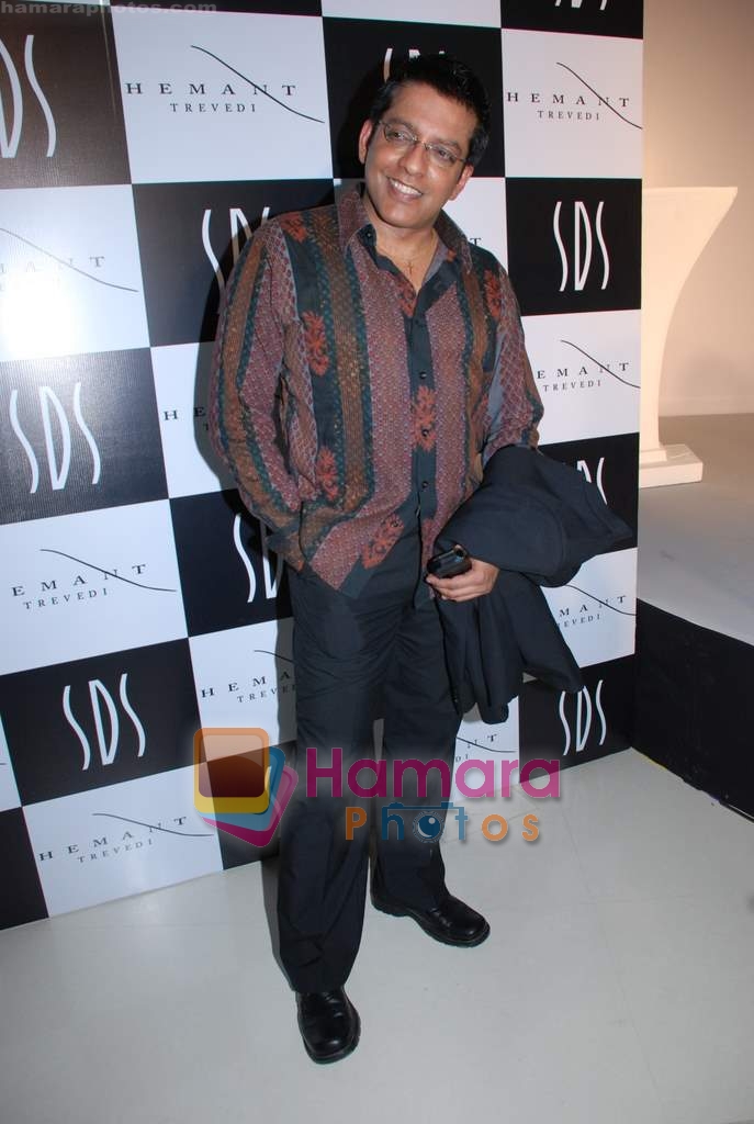 Hemant Trivedi at the launch of Hemant Trivedi's Menswear Collection in Oberoi Mall on 4th Feb 2009 