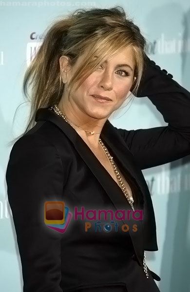 Jennifer Aniston arrives at the Los Angeles Premiere of the movie He's Just Not That Into You at Grauman's Chinese Theatre on February 2, 2009 in Los Angeles, California 