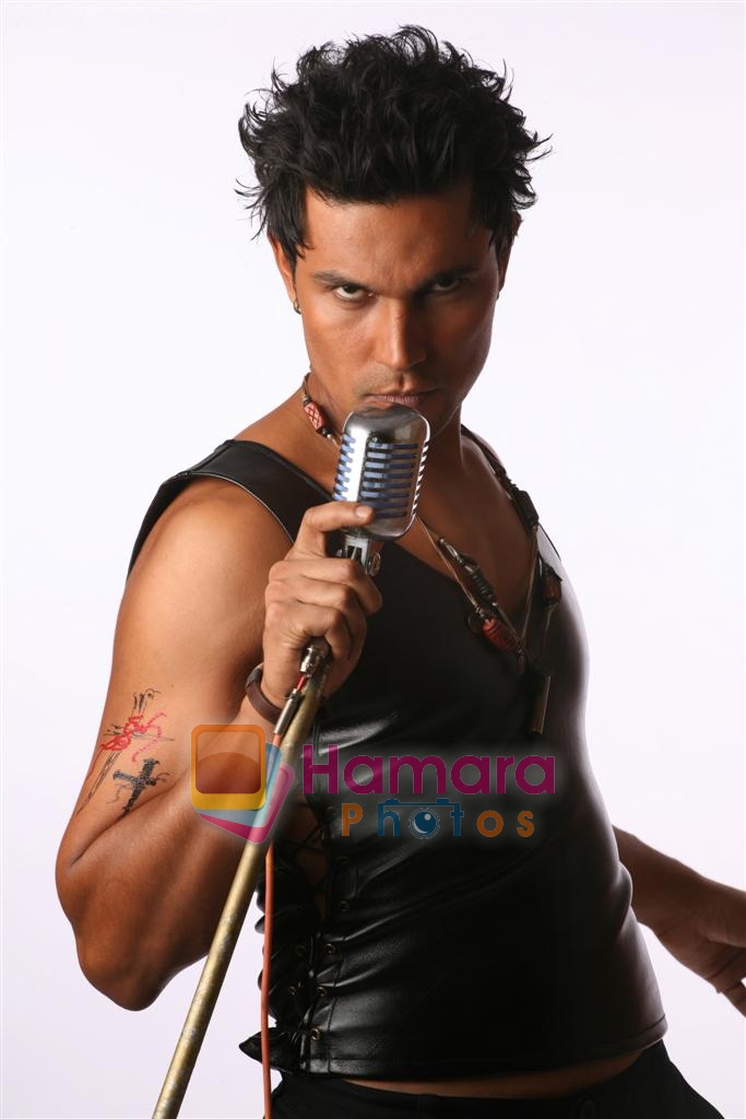 Randeep Hooda in the still from movie Mere Khwabon Mein Jo Aaye 