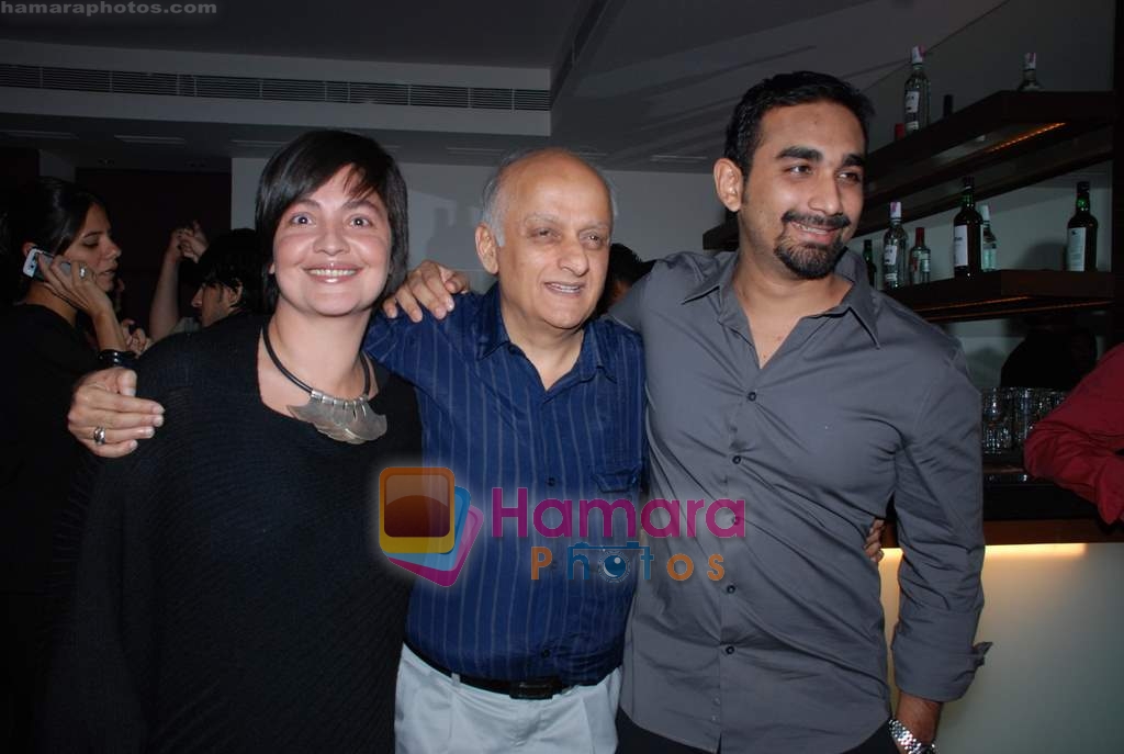 Mukesh Bhatt, Pooja Bhatt at the Success party of Raaz - The Mystery Continues on 6th Feb 2009 