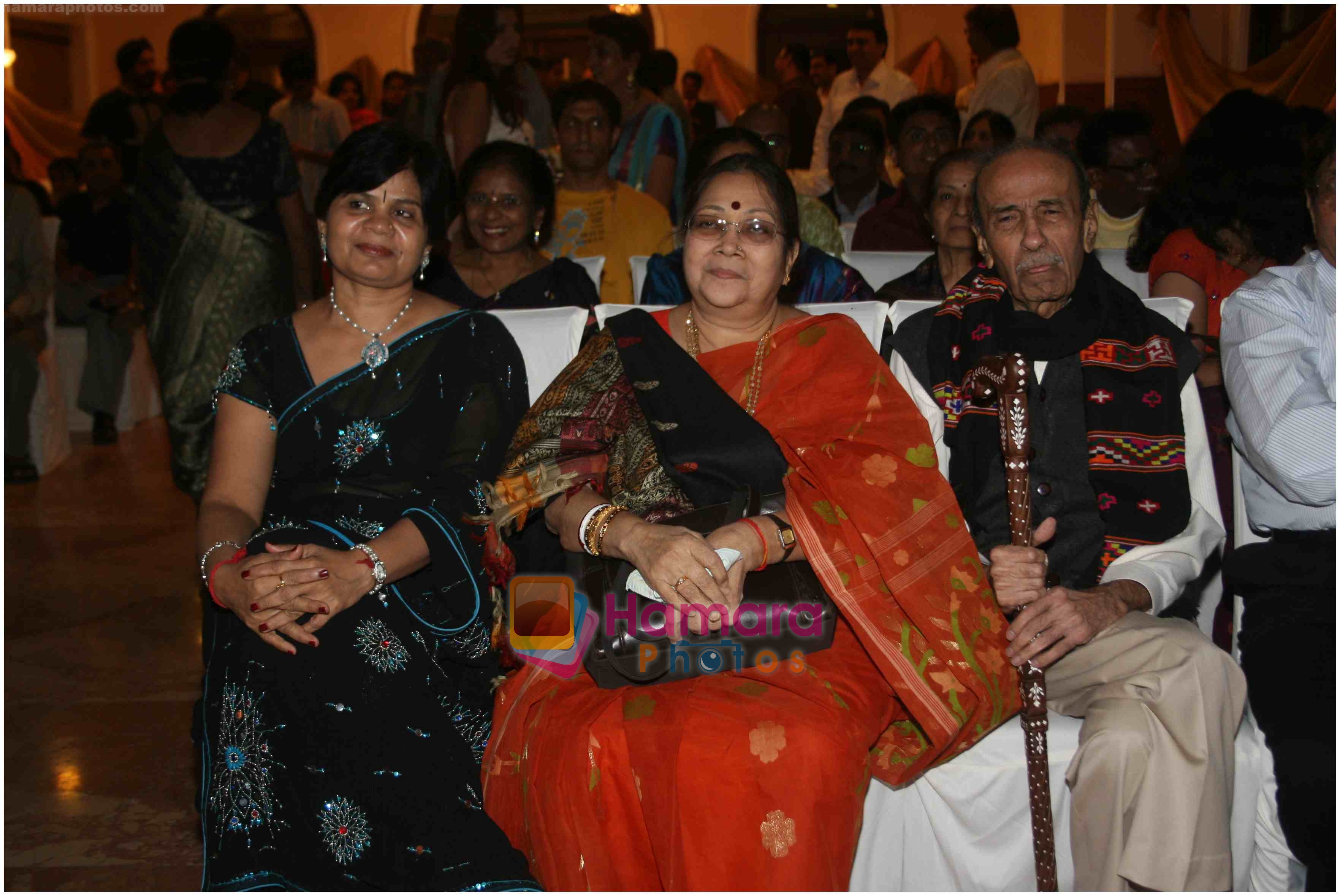 Shri Tarak Mehta with wife at Taarak Mehta Ka Oolta Chasma 100 episodes celebration in Club Millenium, Juhu on 5th Feb 2009