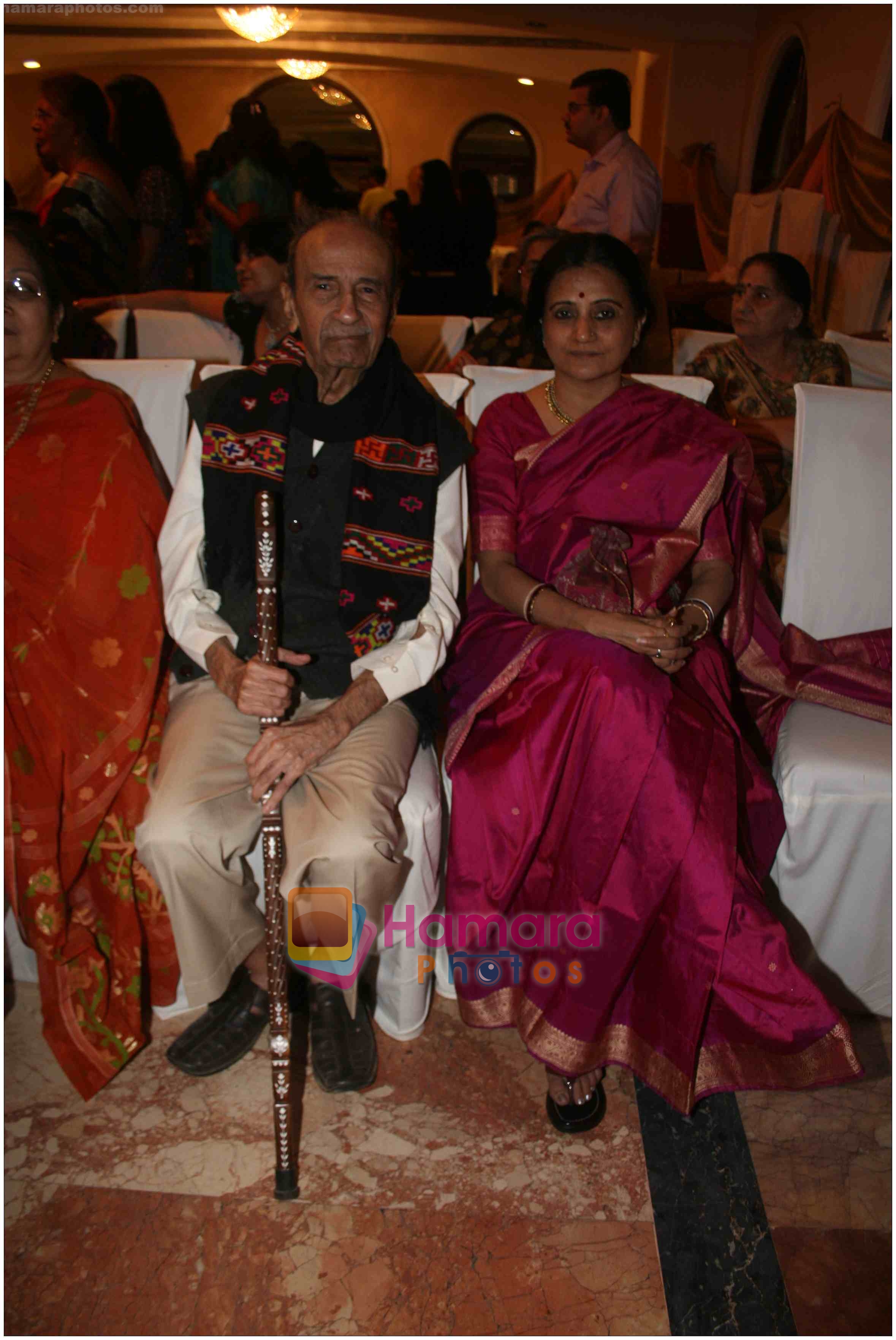 Tarak Mehta & Bhavna Somaiya at Taarak Mehta Ka Oolta Chasma 100 episodes celebration in Club Millenium, Juhu on 5th Feb 2009