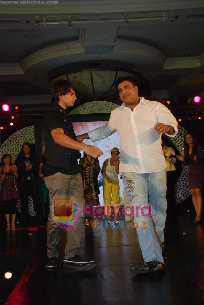 Ram Kapoor, Karan Singh Grover at Jhalak Dikhhla Jaa season 3 on 11th Feb 2009 