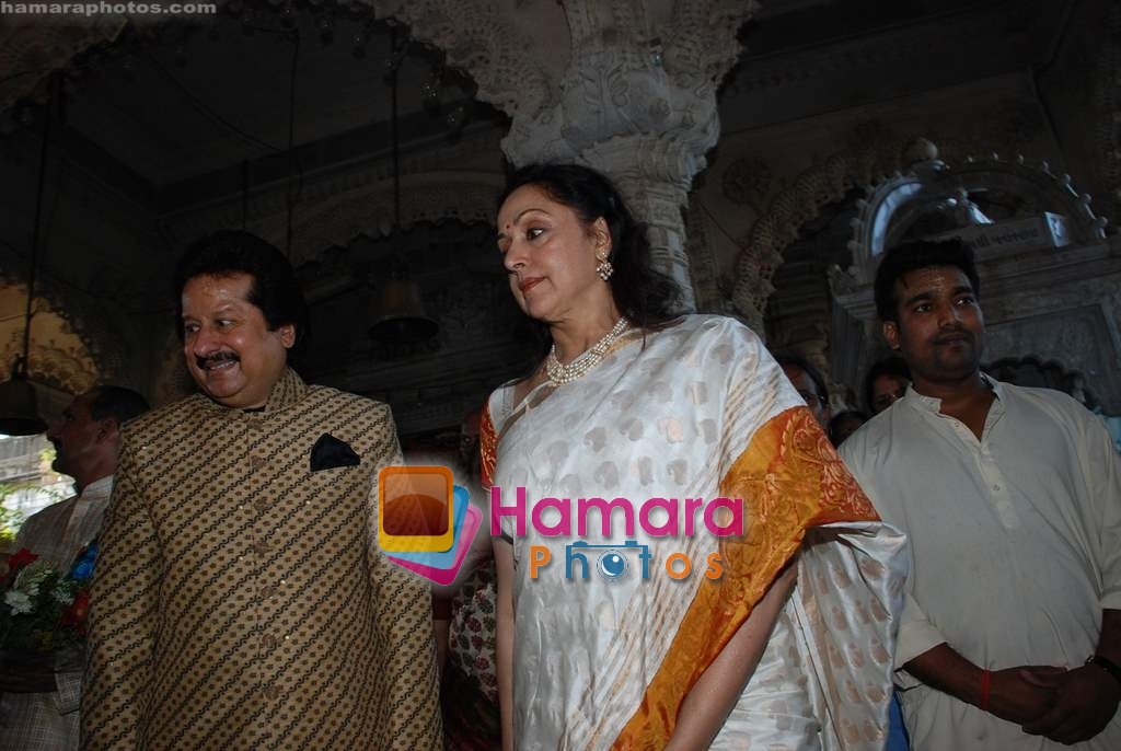 Hema Malini, Pankaj Udhas at the launch of Maha Mritunjay album by Pankaj Udhas in Babulnath Temple on 12th Feb 2009 