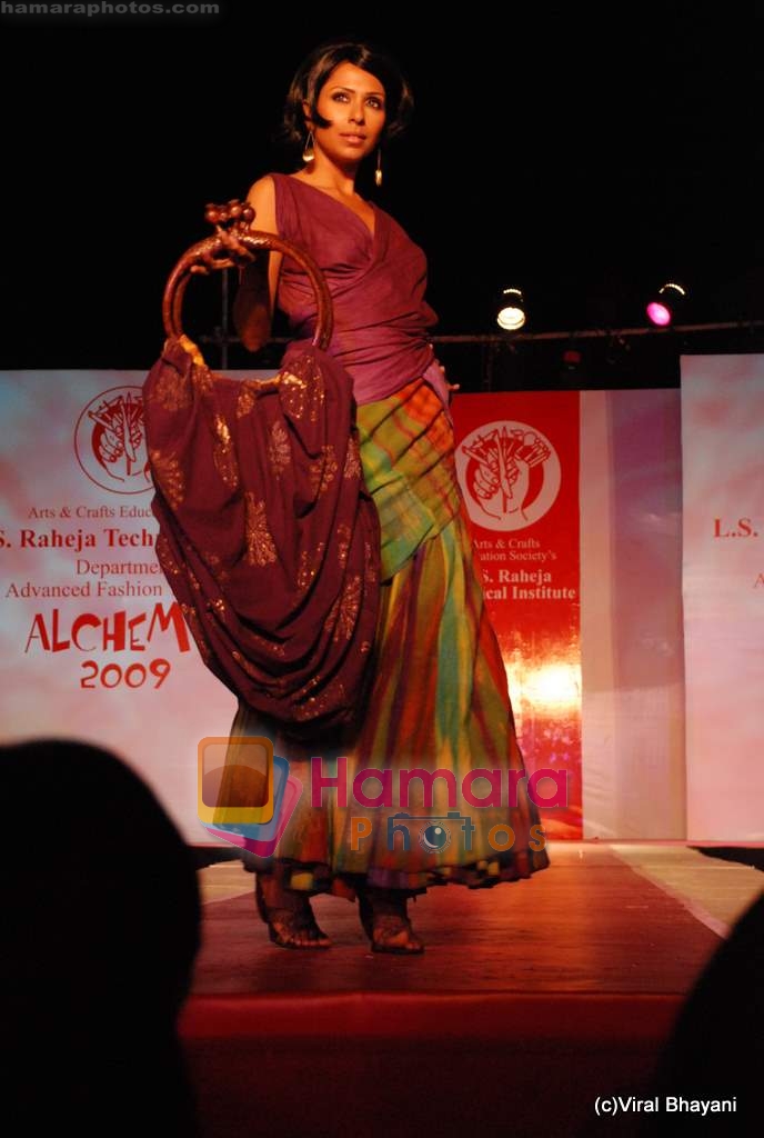 Candice Pinto at show by Achala Sachdev for LS Raheja college in Bandra on 12th Feb 2009 