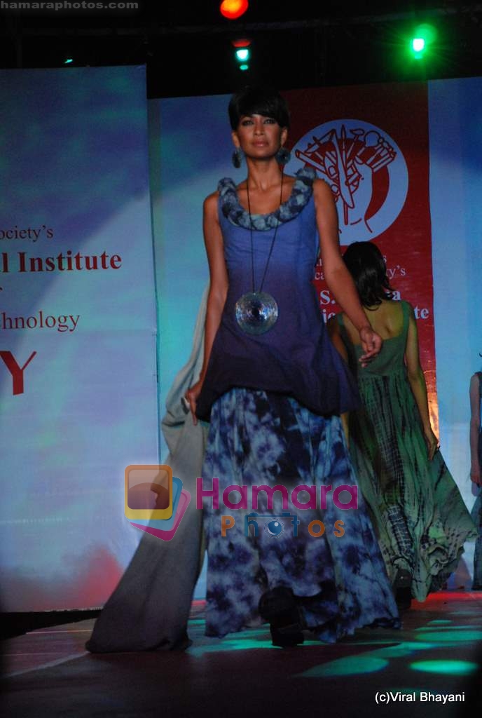 Carol Gracias at show by Achala Sachdev for LS Raheja college in Bandra on 12th Feb 2009 