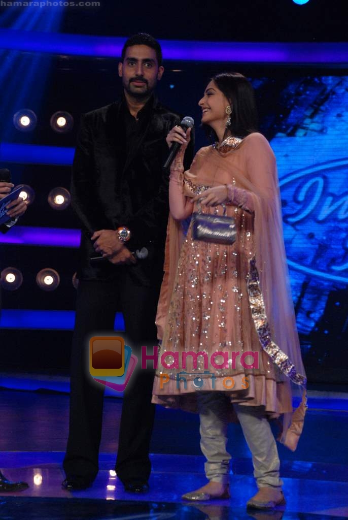 Abhishek Bachchan, Sonam Kapoor at Delhi 6 promotions on Indian Idol sets in RK Studios on 14th Feb 2009 