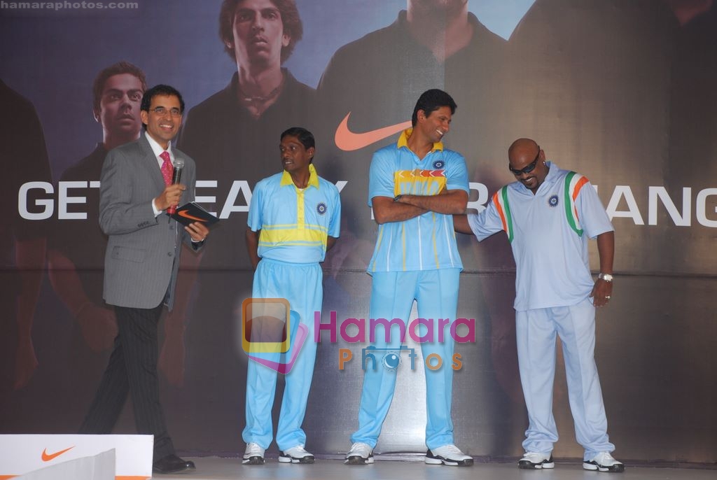 Venkatesh Prasad, Vinod Kambli at the unveiling of Team India's new jersey by Nike in Taj Lands End, Bandra on 18th Feb 2009 