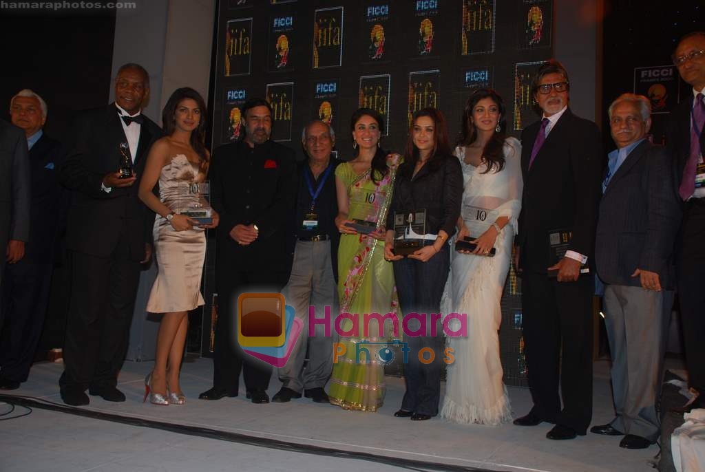 Shilpa Shetty, Kareena Kapoor, Priyanka Chopra, Preity Zinta, Amitabh Bachchan, Yash Chopra, Ramesh Sippy at the FICCI Frames 2009 on 17th Feb 2009  