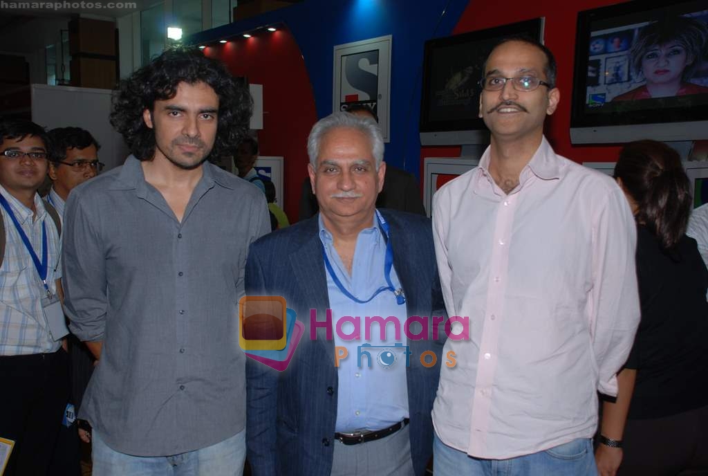 Sikander Kher, Ramesh Sippy, Rohan Sippy at the launch of FICCI FRAMES 2009 on 17th Feb 2009 ~0