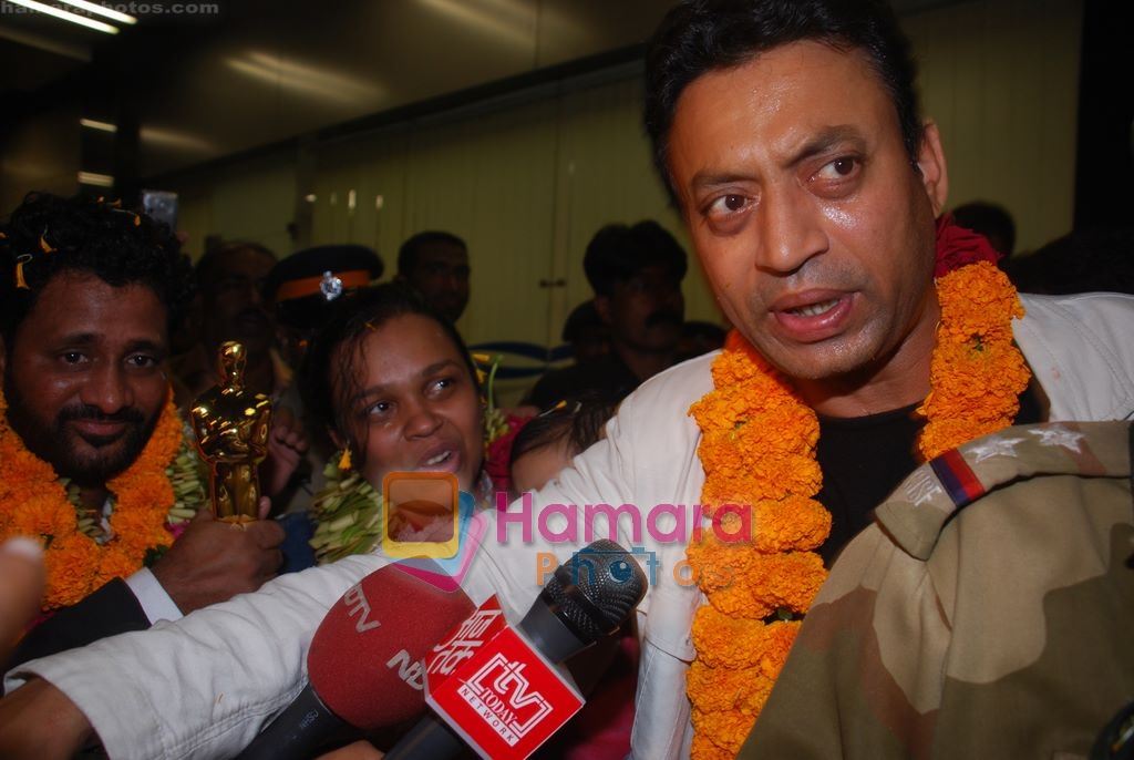 Irrfan Khan, Rasool receive a rousing welcome in International Airport, Mumbai on 25th Feb 2009 