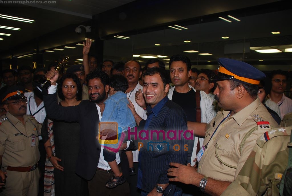 Rasool Pookutty & Irrfan Khan receive a rousing welcome in International Airport, Mumbai on 25th Feb 2009 