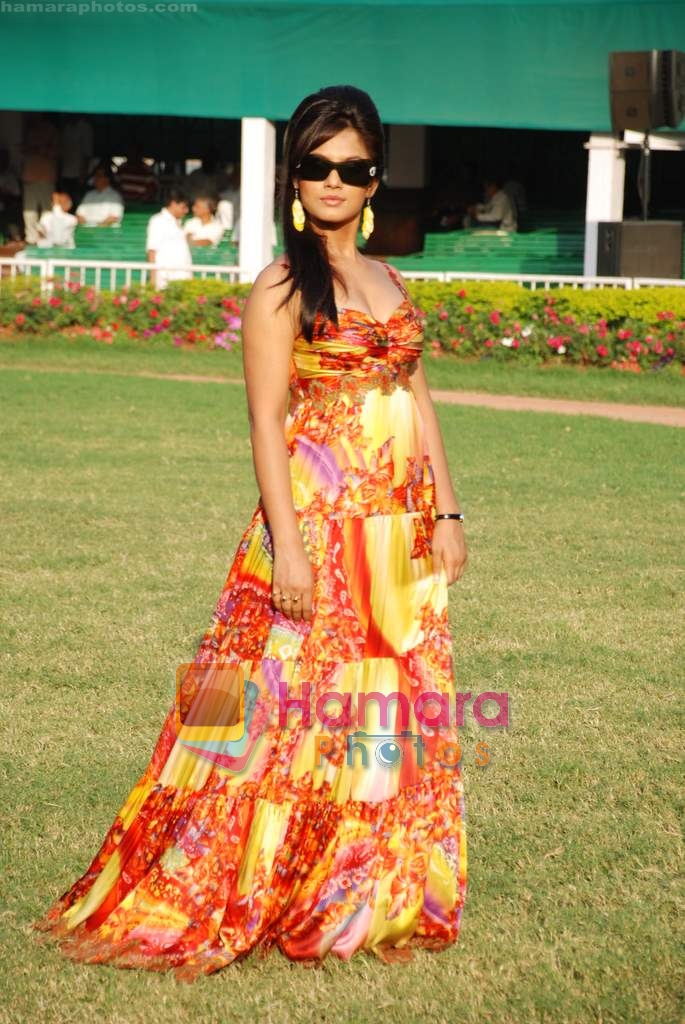 Neetu Chandra at Gitanjali race in Turf Club on 1st March 2009 