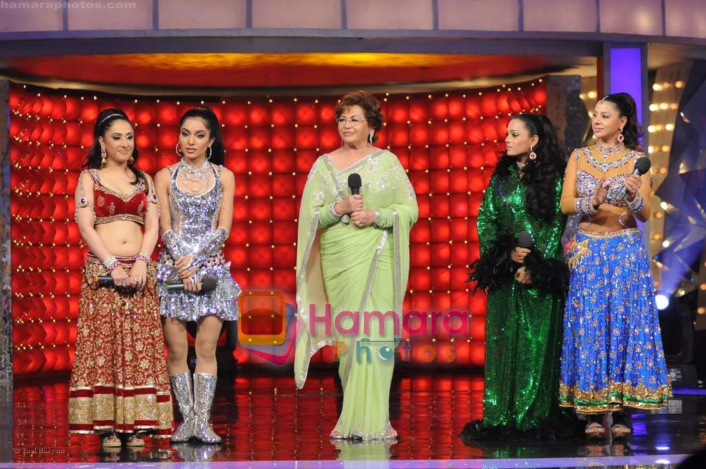 Sanobar Kabir, Helen, Shamayal and Sambhavna at the Dancing Queen grand finale on Colors on 7th March 2009 