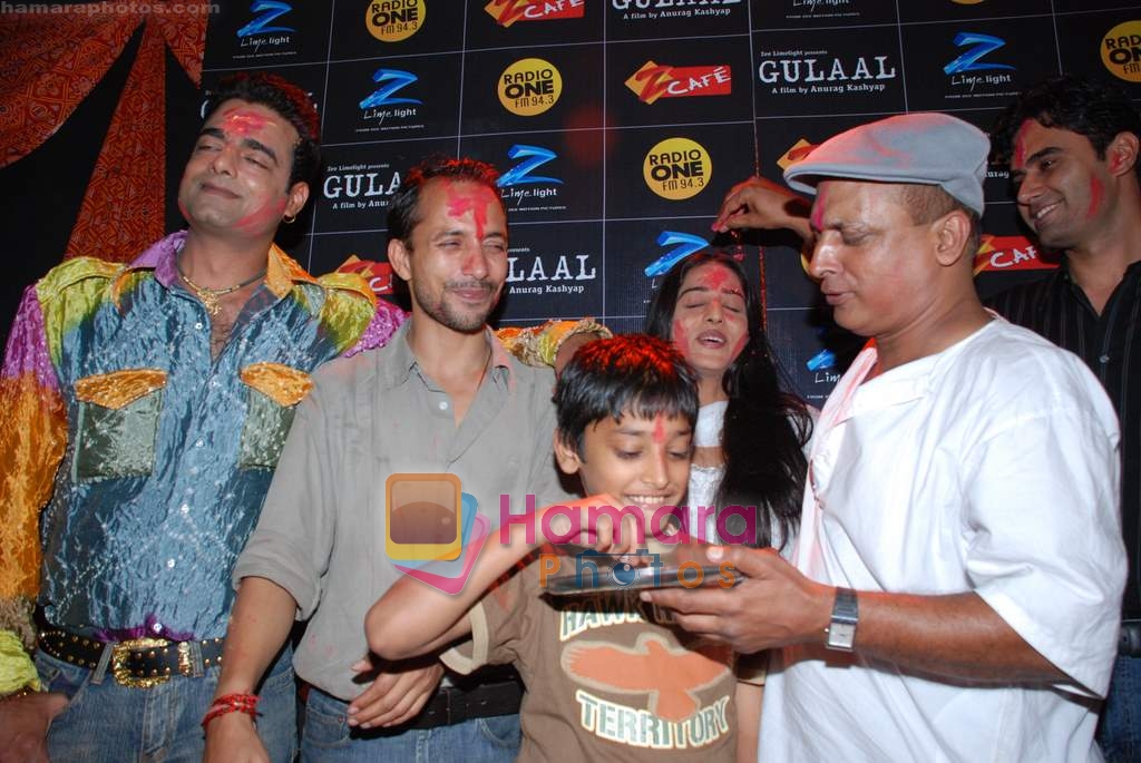 Mahi Gill at the celebration of Holi by Gulaal Star Cast in Versova on 10th March 2009 