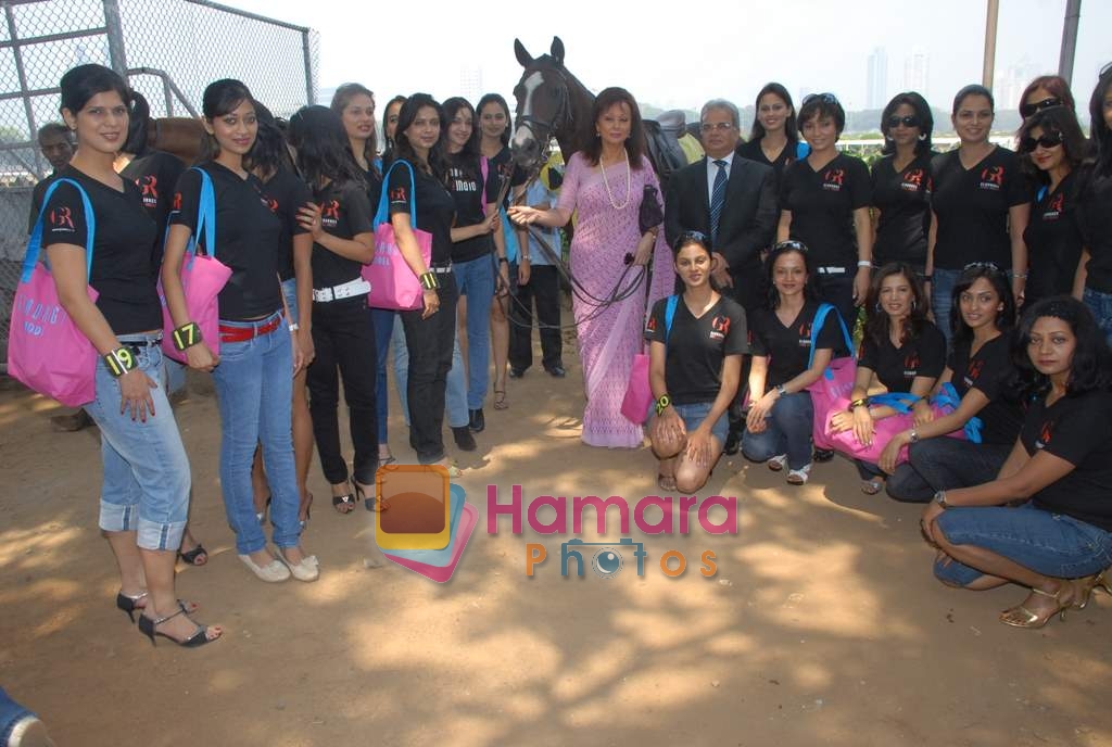 Maureen Wadia at Gladrags Mrs India contestants at Race Course, Mahalaxmi on 13th March 2009 