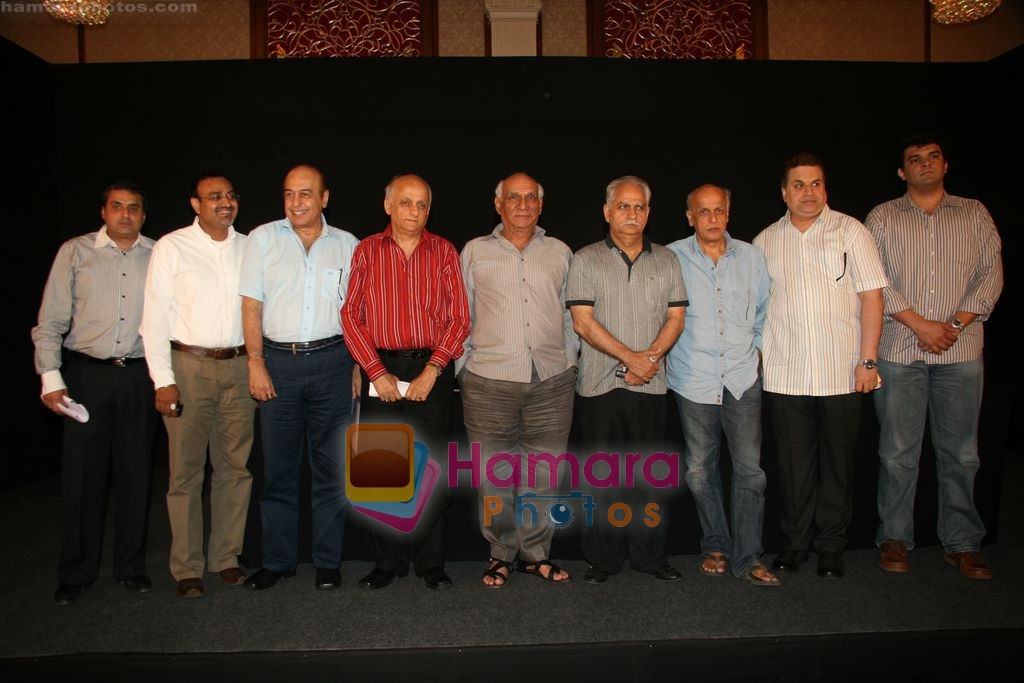 Mukesh Bhatt, Yash Chopra, Ramesh Sippy, Mahesh Bhatt, Ramesh Taurani at Producers Media Meet in The Club, Andheri, Mumbai on 16th March 2009 
