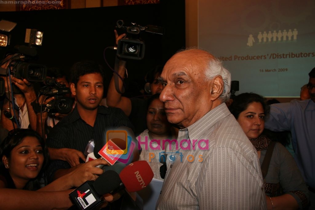 Yash Chopra at Producers Media Meet in The Club, Andheri, Mumbai on 16th March 2009 