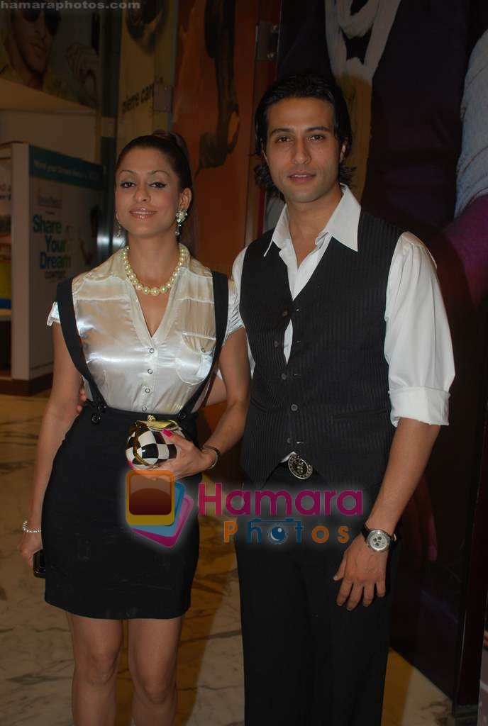 Apoorva Agnihotri, Shilpa Saklani at the Premiere of Aloo Chaat in PVR, Juhu on 19th March 2009 
