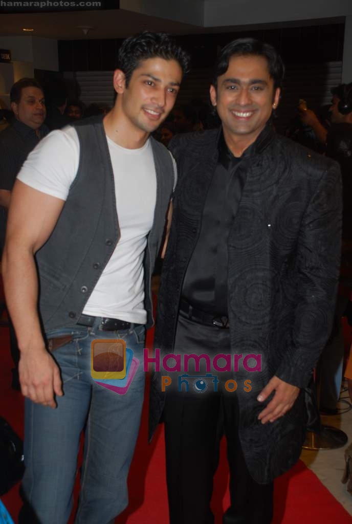Muzammil Ibrahim, Anuj Saxena at the Premiere of Aloo Chaat in PVR, Juhu on 19th March 2009 