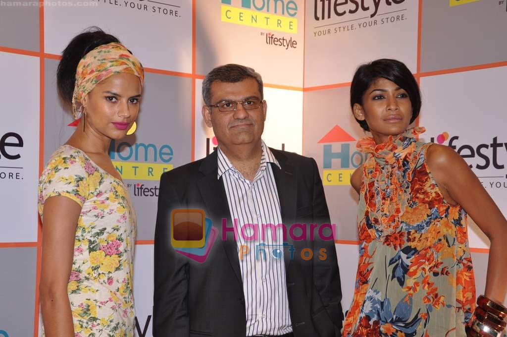 Carol Gracias and Bhavna Sharma launch Lifestyle and Home Centre in Ghatkopar, Lifestyle Store on 26th March 2009 