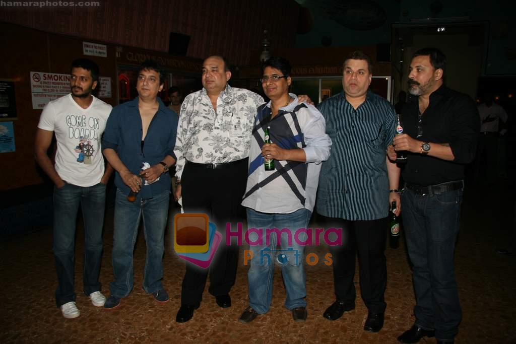 Ramesh, Bunty Walia, Sajid, Sajid Khan, Ritesh, Vashu at the Special Screening of film Aa Dekhen Zara in Gety Galaxy, Bandra on 28th March