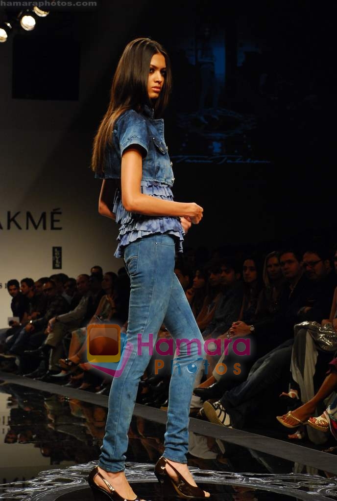 Model walk on the ramp for Levis show by Tarun Tahiliani at Lakme Fashion Week 2009 on 30th March 2009 