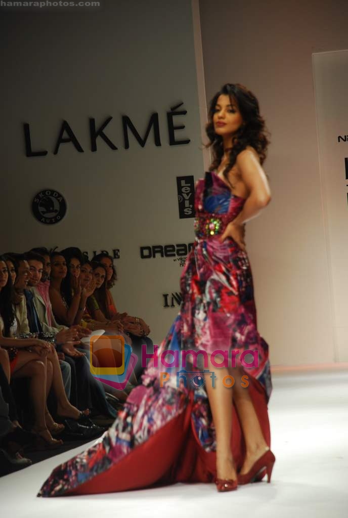 Mugdha Godse walk the ramp for Narendra Kumar Show at Lakme Fashion Week Day 5 on 31st March 2009 