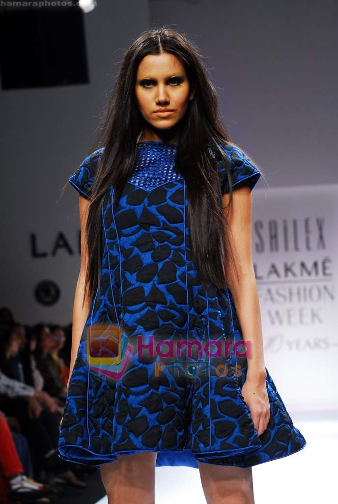 Model walk the ramp for Swapnil Shinde Show at Lakme Fashion Week Day 5 on 31st March 2009 