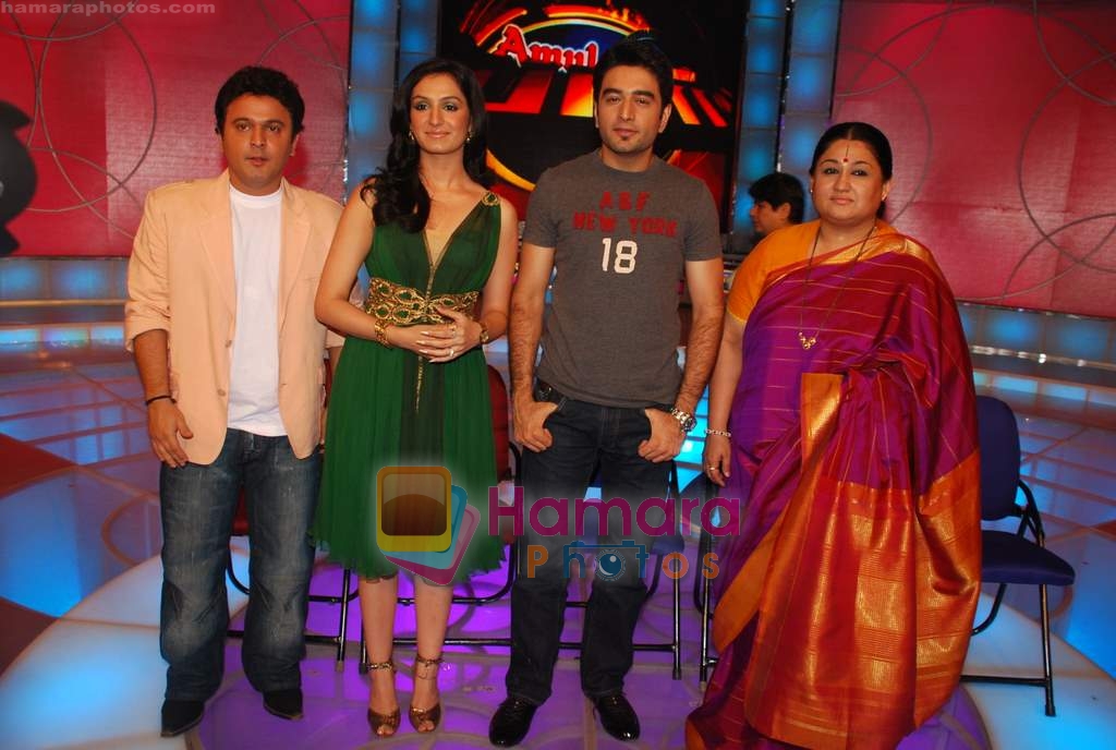 Ali Asgar, Akriti Kakkar, Shubha Mudgal, Shekhar at Amul Star Voice of India on location in FilmCity on 3rd April 2009 
