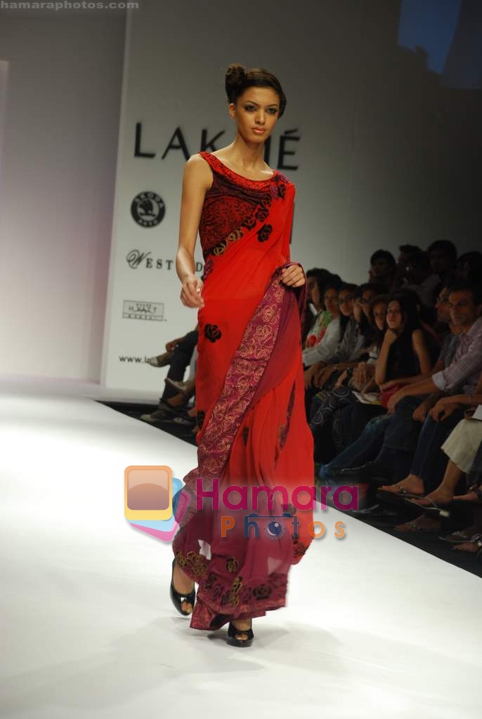 Model walk the ramp for Jyotee Khaitan at Lakme Fashion week day 4 on 30th March 2009 