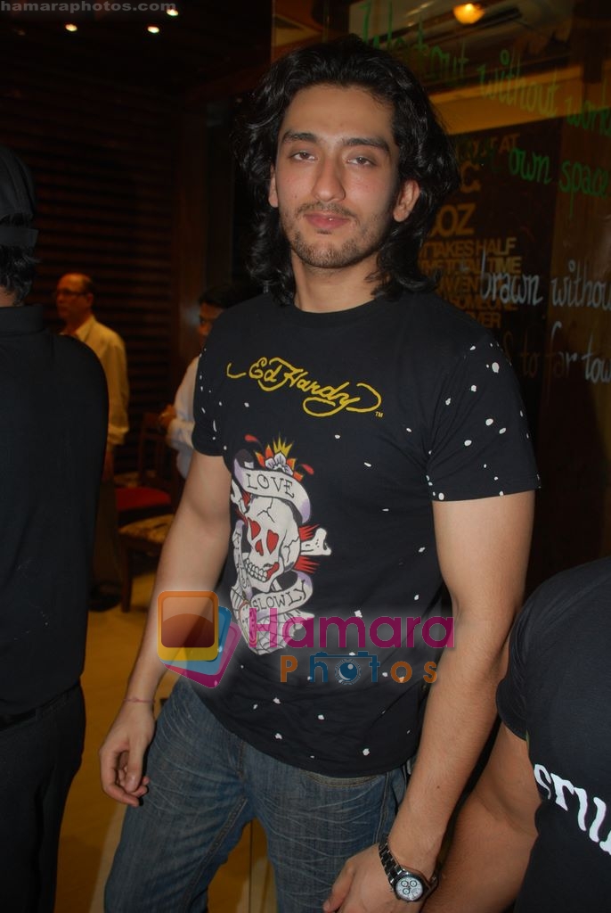 Shaad Randhawa at the launch of Scrunch fitness regime in Bandra, Mumbai on 9th April 2009 