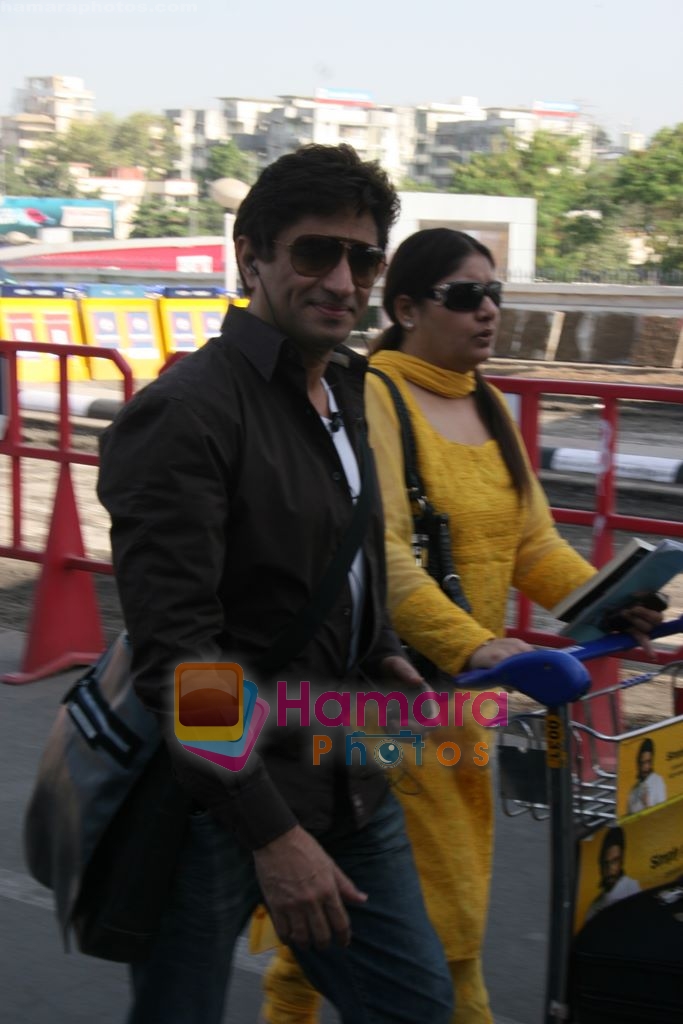 Anand Raj Anand depart for Golden temple in Domestic Airport, Mumbai on 9th April 2009 