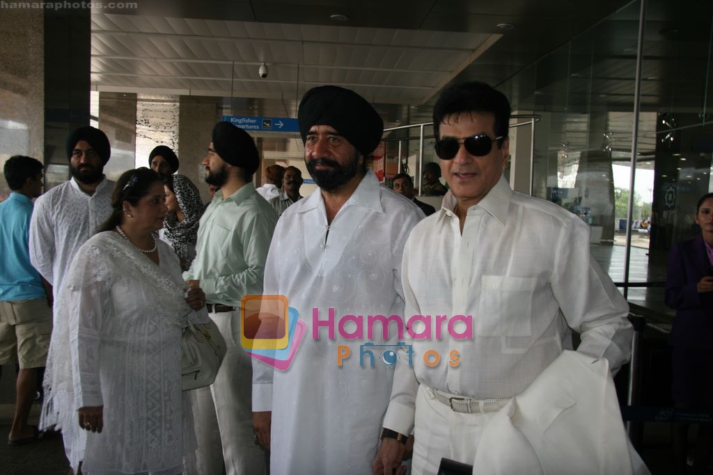 Jeetendra depart for Golden temple in Domestic Airport, Mumbai on 9th April 2009 