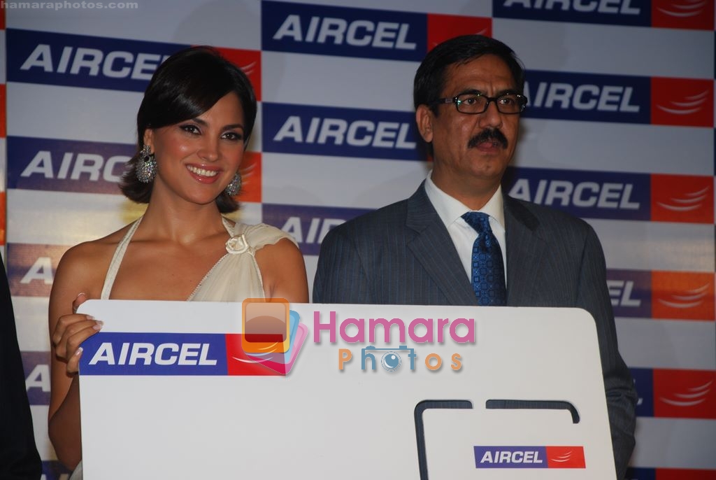 Lara Dutta makes first call on Aircel in Taj Lands End, Bandra, Mumbai on 9th April 2009 