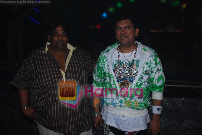 Ganesh Acharya at the shoot with blind actor Nasir on 17th April 2009 