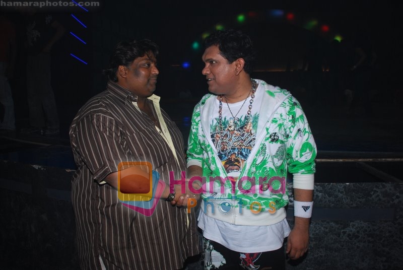 Ganesh Acharya at the shoot with blind actor Nasir on 17th April 2009 