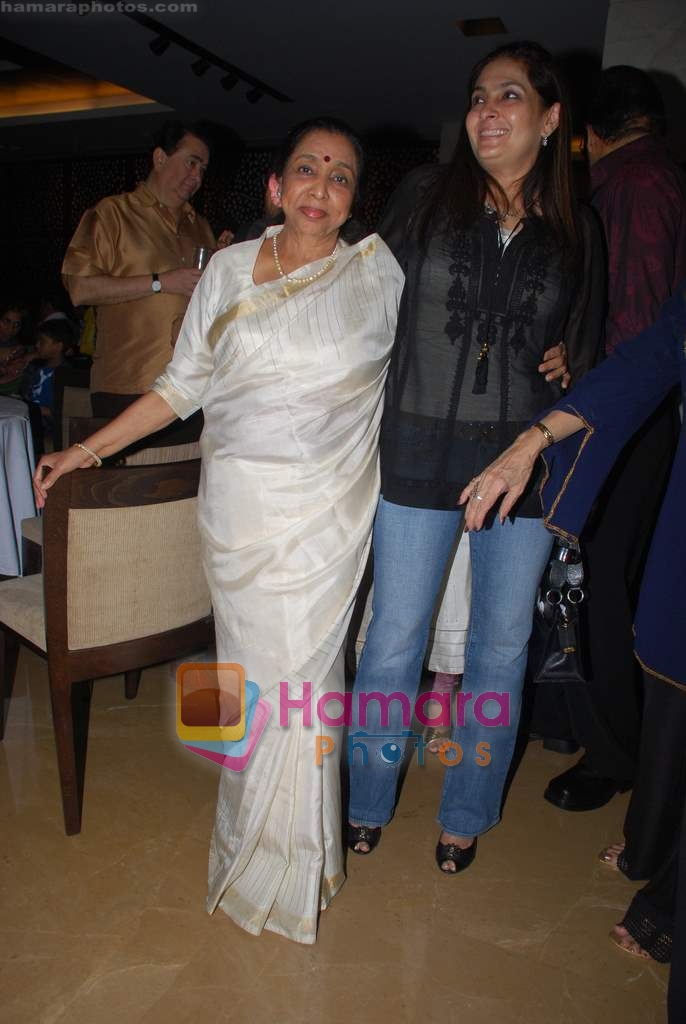 Asha Bhosle at Poonam Dhillon's birthday bash in Andheri on 18th April 2009 