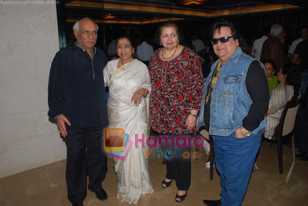 Yash Chopra, Asha Bhosle, Bappi Lahiri at Poonam Dhillon's birthday bash in Andheri on 18th April 2009 