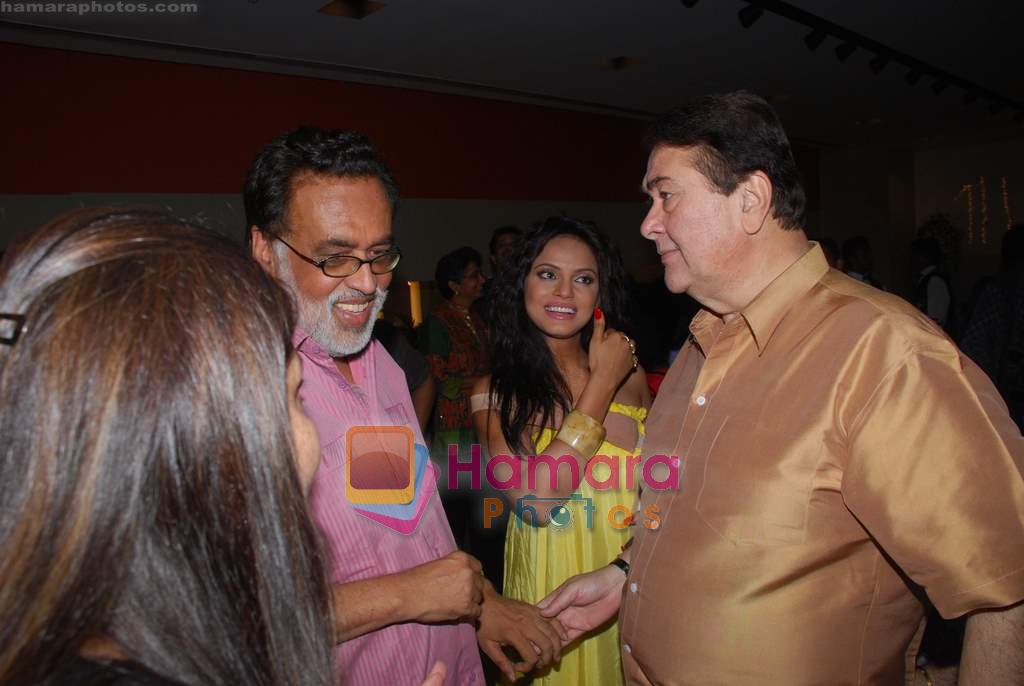 Neetu Chandra, Randhir Kapoor at Poonam Dhillon's birthday bash in Andheri on 18th April 2009 ~0