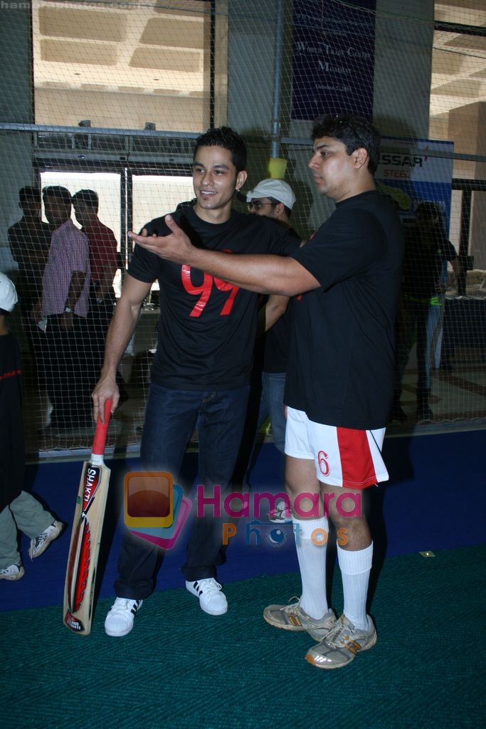 Kunal Khemu, Cyrus Broacha at film 99's cricket match in WTC, Mumbai on 19th April 2009